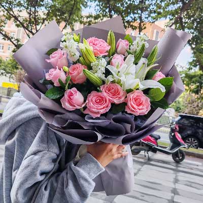 衡水11朵戴安娜粉玫瑰百合，与你一起追逐梦想