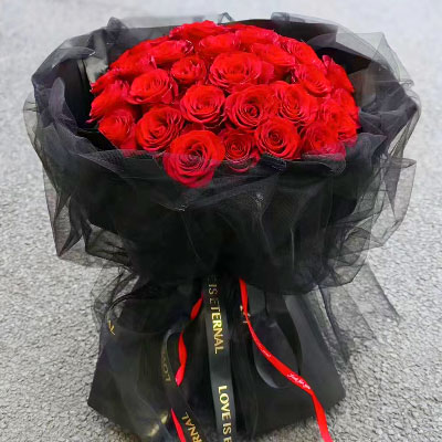 衡水33朵红玫瑰黑色包装，此花表真心