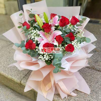 衡水11朵红玫瑰百合，全世界里只有一个你